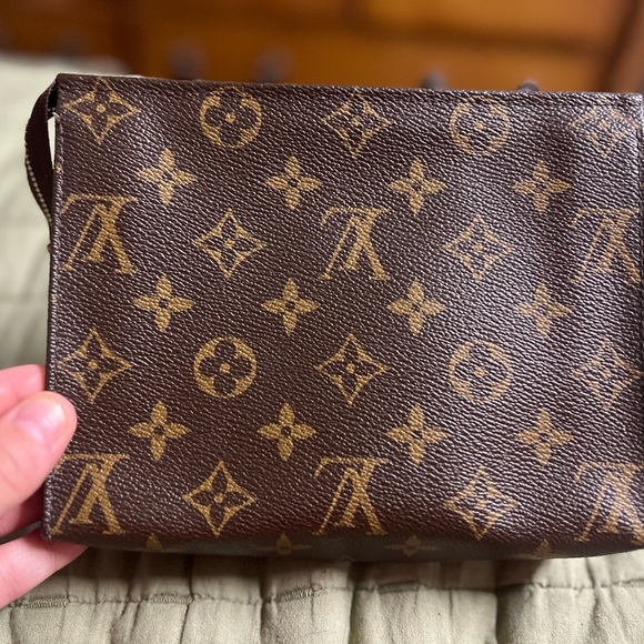 LV Monogram Toiletry Pouch 19 - Picture 7 of 8